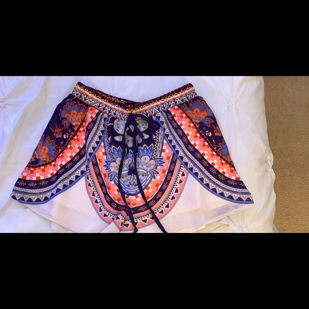 FLOWY SHORTS FROM FRANCESCA’S COLLECTION